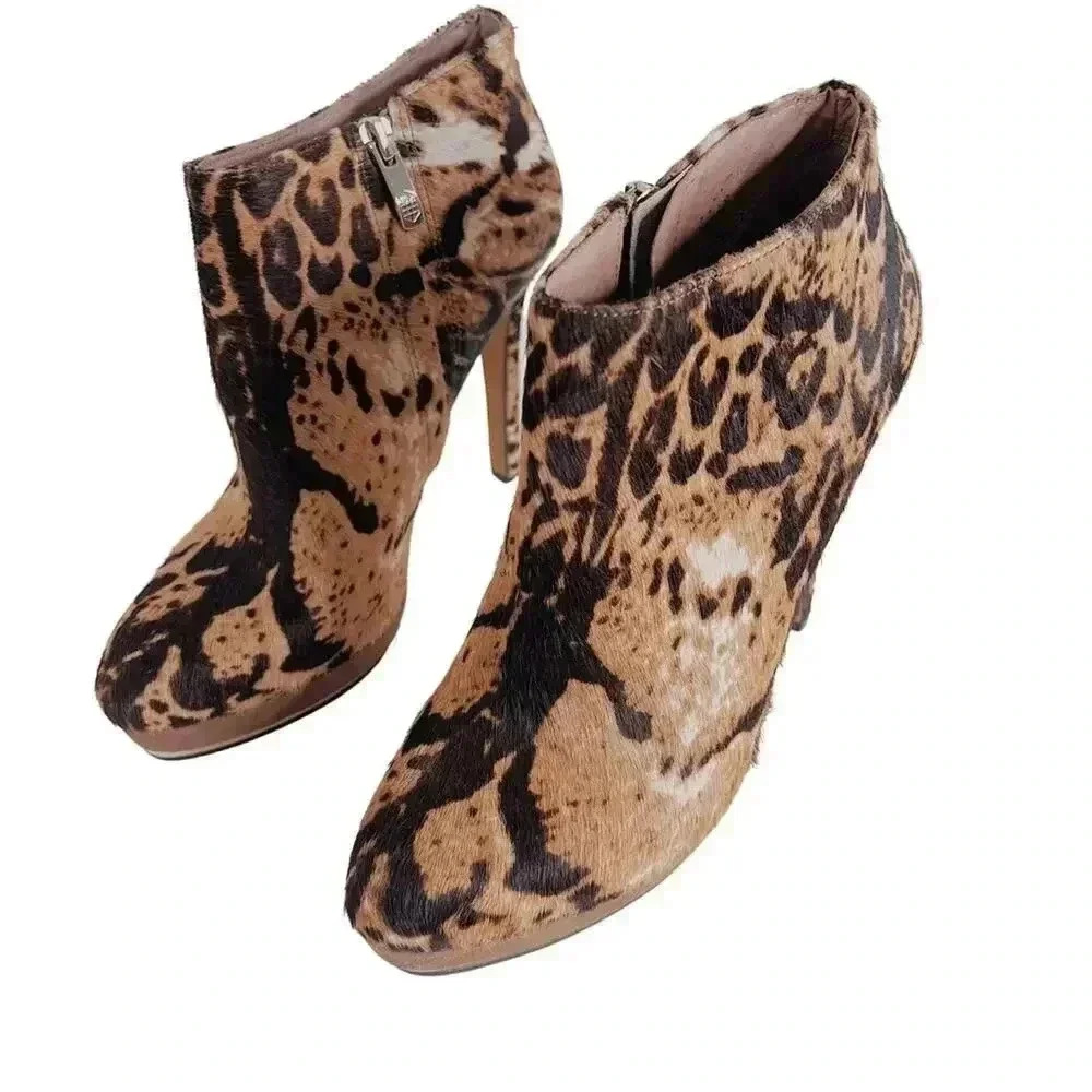 Vince Camuto Leopard Print Leather Fur Calf Hair Stiletto Booties Size 8 - Picture 2 of 10